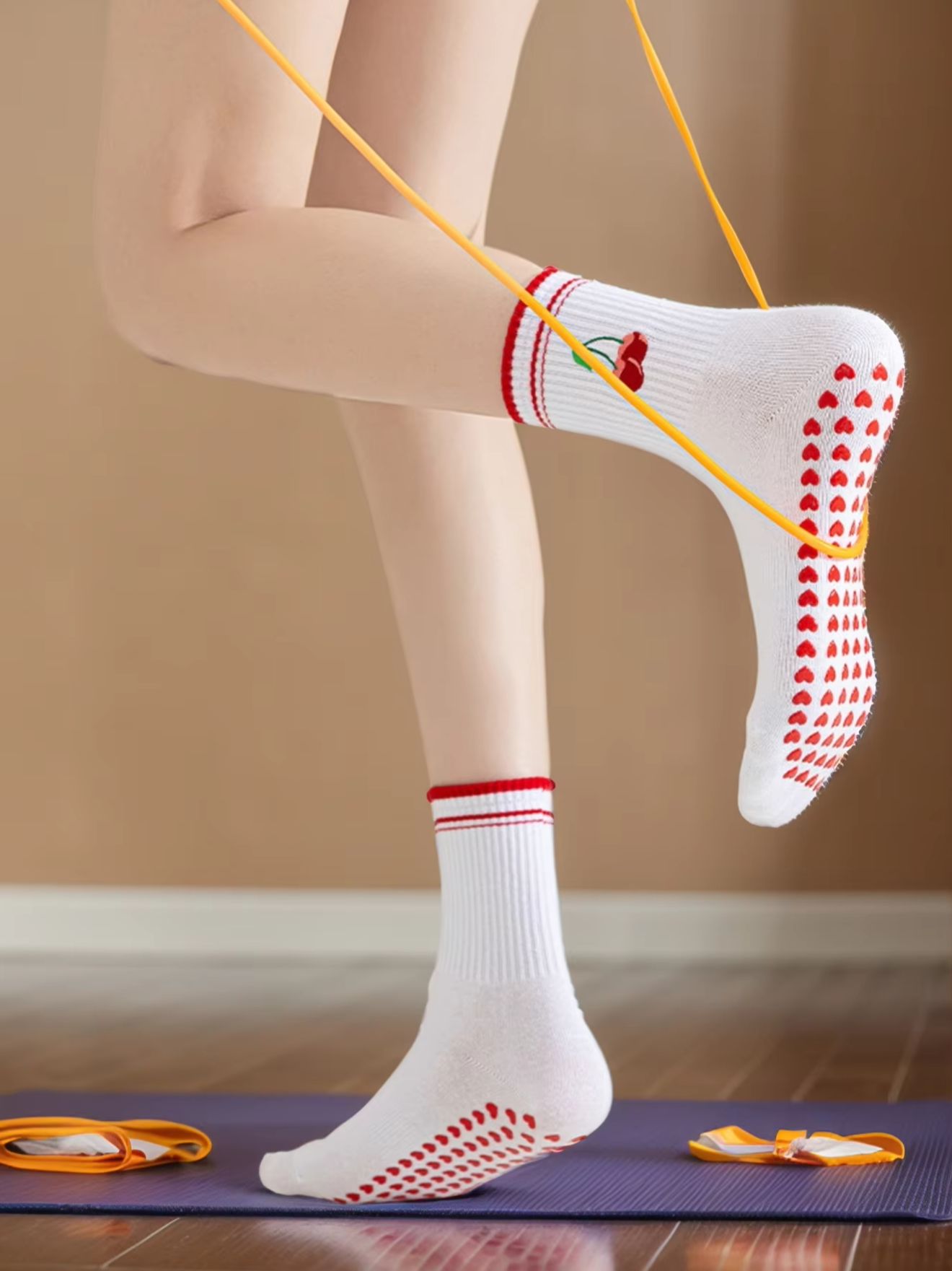 Pilates & Yoga Vida - 1 คู่ถุงเท้าโยคะมืออาชีพสำหรับการใช้งานข้ามพรมแดน ถุงเท้าผ้าฝ้ายพร้อมสายรัดซิลิโคนกันลื่นสำหรับพิลาทิส ฟิตเนส และการเต้นบนพื้น